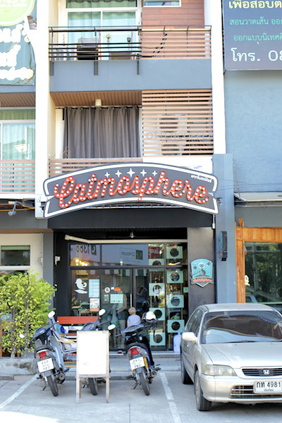 Penampakan Catmospher Cafe dari luar