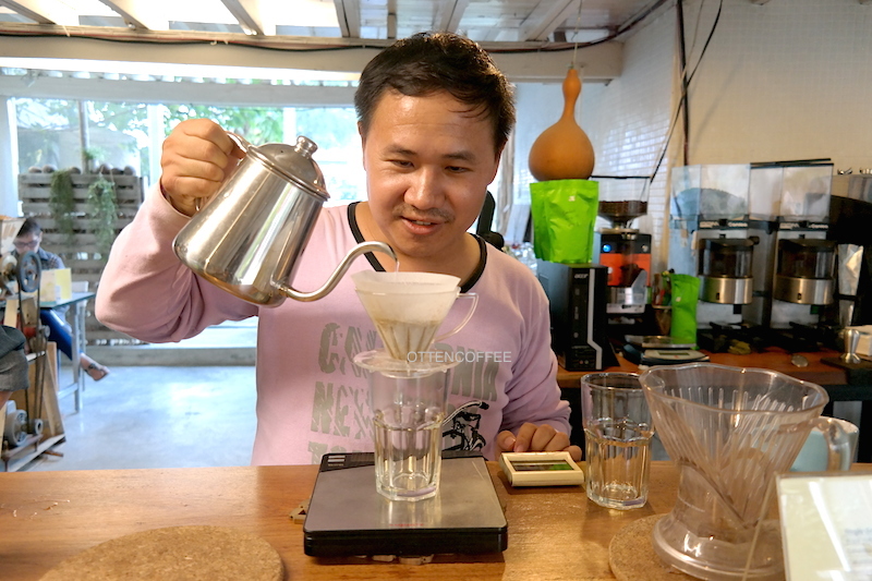 Kopi saya sedang diseduh dengan sepenuh hati