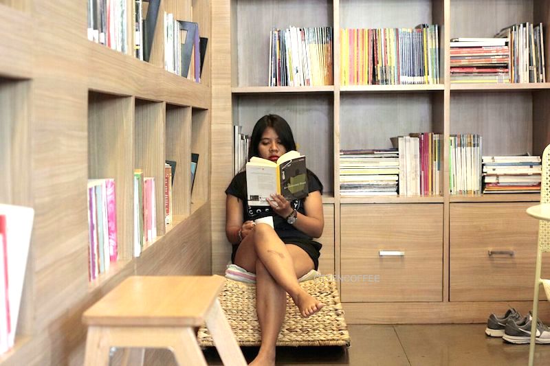 Sudut nyaman untuk membaca di Librarista