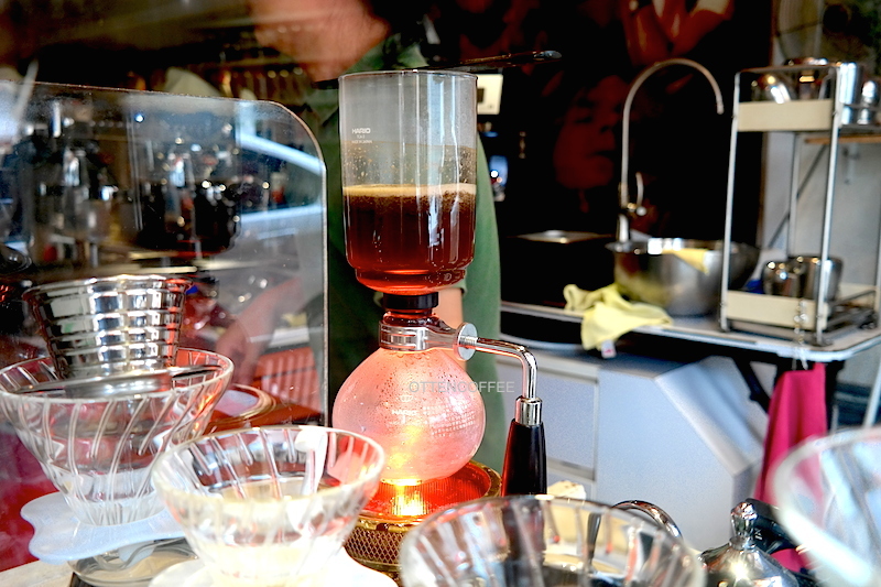 Seduh kopi dengan syphon