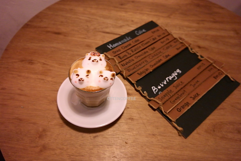 Yay, cafe latte lucu dengan latte art 3D siap untuk dinikmati!