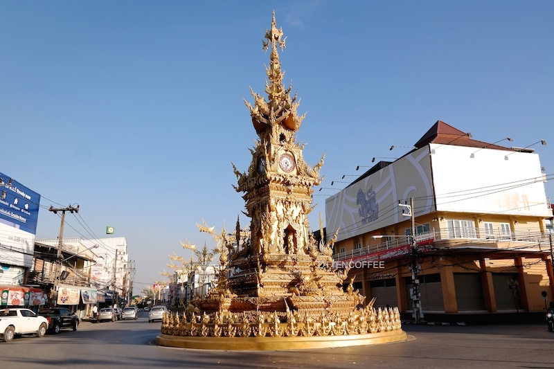 Clock Tower yang berada tepat di depan Yoddoi Coffee