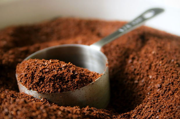 MATA BENGKAK? KOMPRES DENGAN AMPAS KOPI
