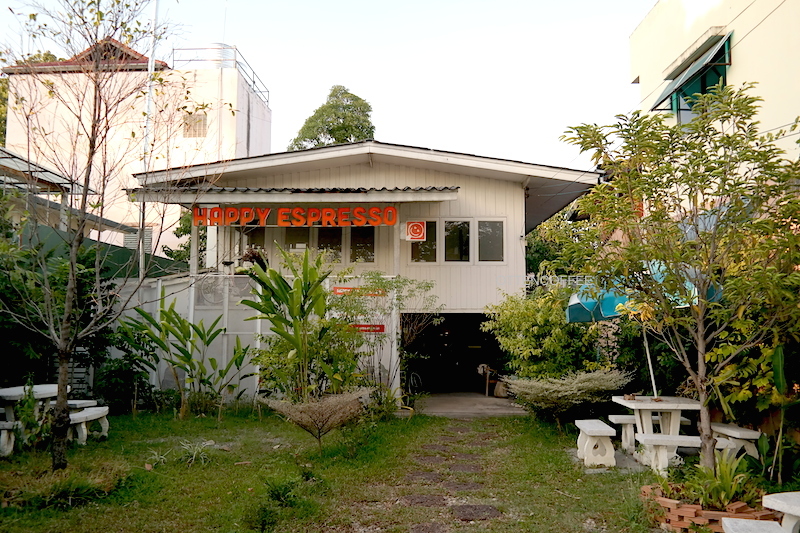 HAPPY ESPRESSO BAR: NGOPI SAMBIL BERBAHAGIA