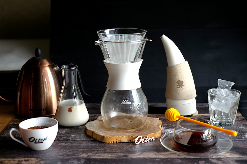 Alat dan bahan yang dibutuhkan untuk membuat Kalita Iced Coffee with Honey.