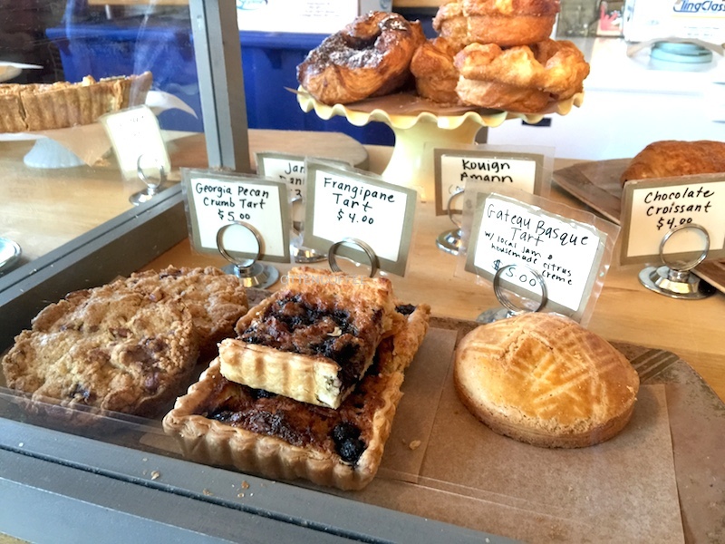 Aneka pastry yang bikin happy.