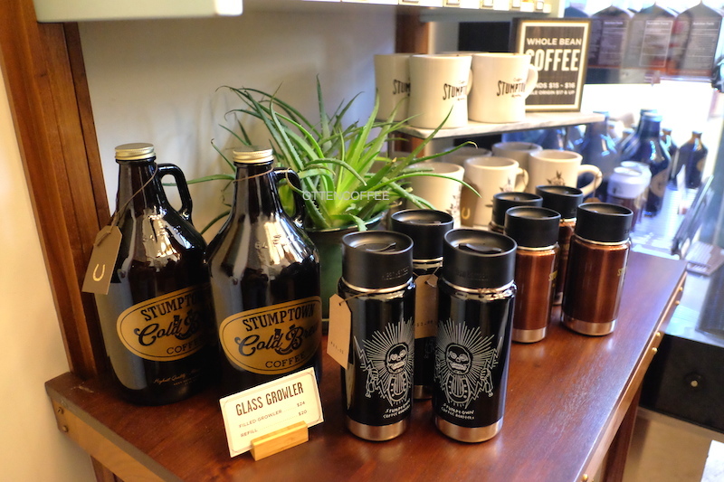 Aneka souvenir dari Stumptown yang bisa kamu jadikan oleh-oleh.