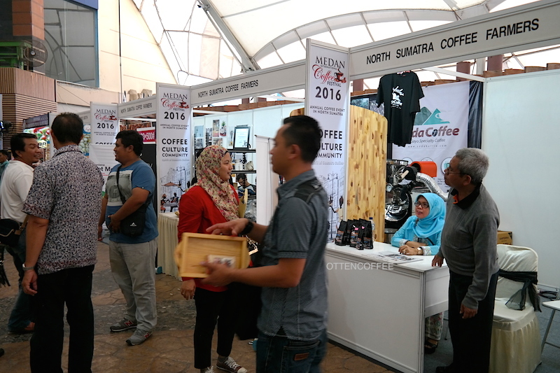 Jejeran Booth Coffee yang meramaikan even MICF 2016.