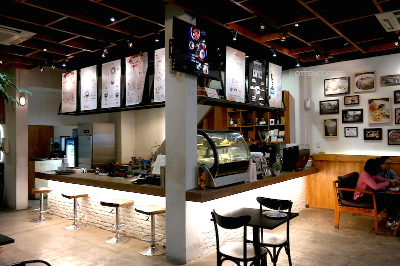 Coffee bar tempat segala kenikmatan lahir.