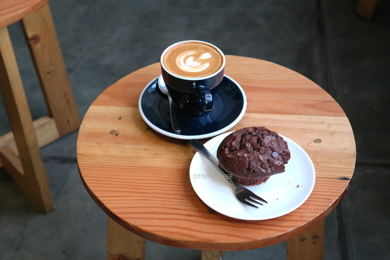 Kopi dan muffin memang selayaknya berjodoh.