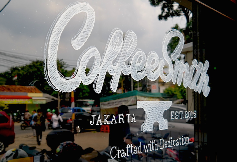SELEBRASI MINUM KOPI DI COFFEE SMITH JAKARTA