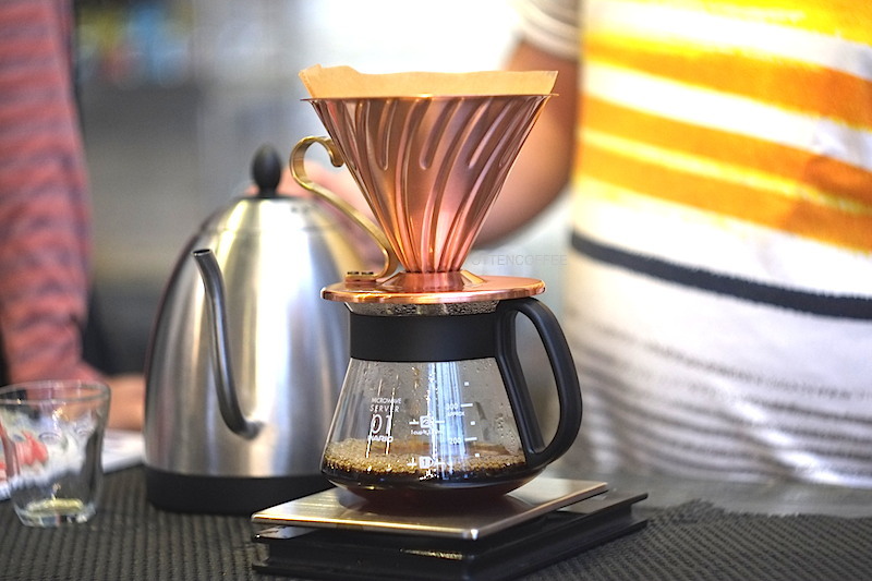Malabar Natural diseduh dengan V60 pour over.