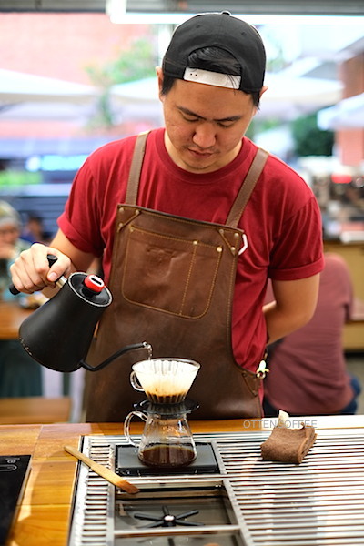 Ethiopia Yirgacheffe sedang diseduh. Yum!