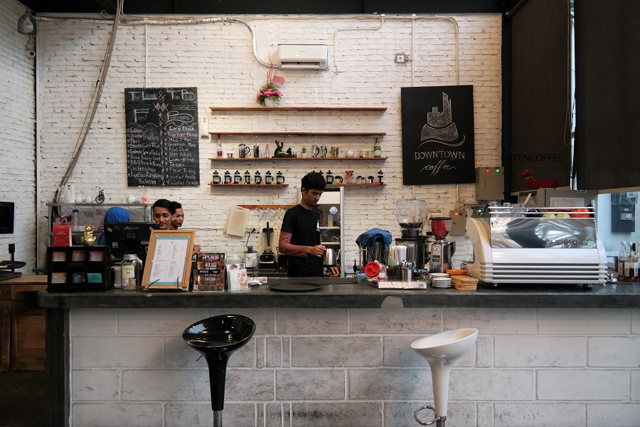 SECANGKIR CERITA DI DOWNTOWN COFFEE