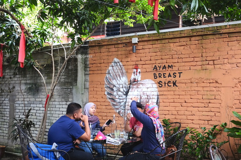 Masih di area outdoor.