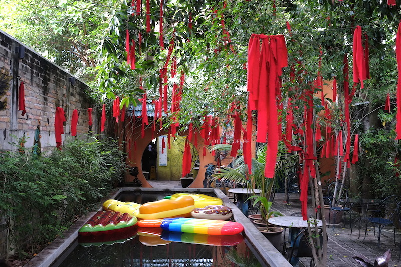 Courtyard area.