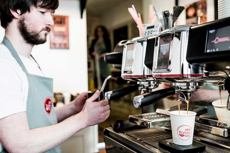 9 CARA AGAR KAMU JADI PELANGGAN FAVORIT PARA BARISTA