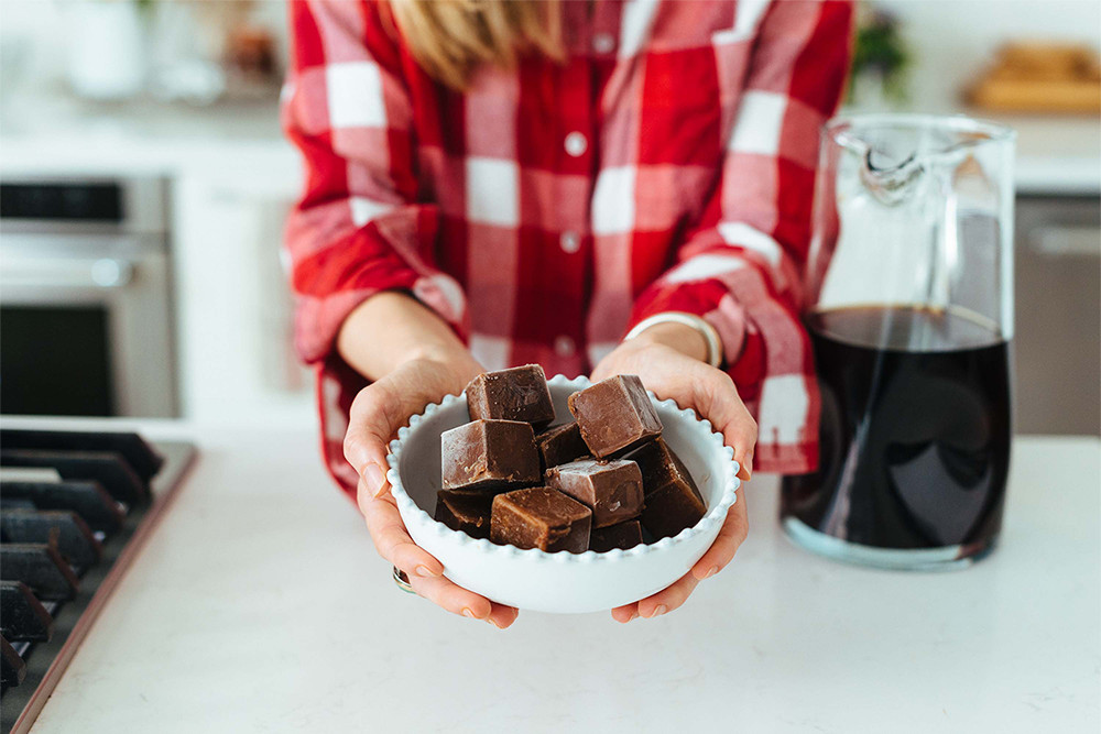 SEGARKAN HARI DENGAN COLD BREW MOCHA ICE CUBES!