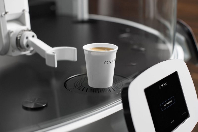 CAFÉ X, KIOS KOPI PERTAMA YANG MENGGUNAKAN ROBOT BARISTA