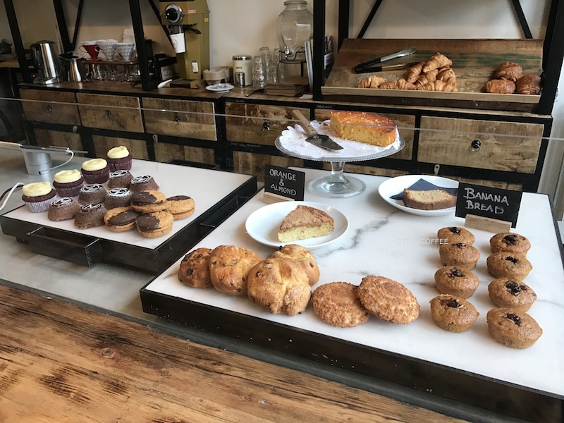 Aneka cake dan pastry.