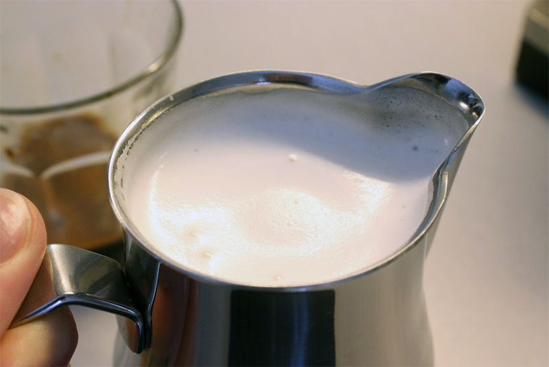 STEAM MILK DENGAN STEAM WAND, INI TIPSNYA Majalah Otten Coffee