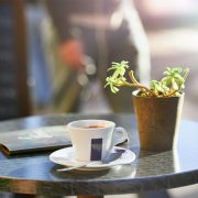 KAMU SUKA MINUM KOPI YANG FRESH, INI TIPSNYA