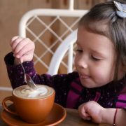 DI USIA BERAPA ANAK BISA KONSUMSI KOPI