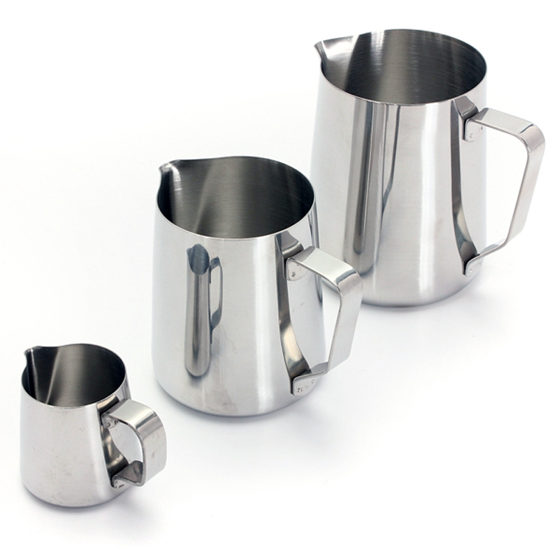MEMILIH MILK JUG YANG SESUAI UNTUK LATTE ART Majalah Otten Coffee memilih-milk-jug-yang-sesuai-untuk-latte-art-majalah-otten-coffee