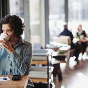 APA YANG DIINGINKAN PELANGGAN KETIKA NGOPI DI COFFEE SHOP