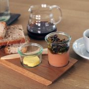 EKSPERIMEN MENJODOHKAN MAKANAN DENGAN SAJIAN KOPI