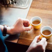 KESALAHAN UMUM DALAM MENYAJIKAN ESPRESSO PADA PELANGGAN