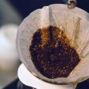 LOGIKA BUBUK KOPI DAN WAKTU SEDUHAN KETIKA EKSTRAKSI KOPI