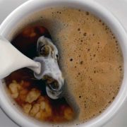 APA YANG TERJADI KETIKA SUSU DICAMPUR KE ESPRESSO
