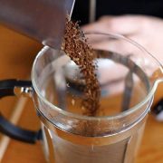 MEMBUAT COLD BREW COFFEE DENGAN FRENCH PRESS