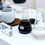 MENGAPA KOPI DISEDUH BARISTA BERBEDA DENGAN SEDUH KOPI SENDIRI?