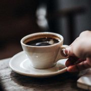 MENIKMATI KOPI SENDIRIAN DI KEDAI KOPI, MENGAPA TIDAK