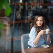 SECANGKIR KOPI DAN GAYA HIDUP GEN Z