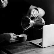 MENGAPA KOPI IDENTIK DENGAN KREATIVITAS