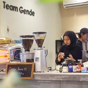 OMPUGENDE COFFEE: MEMADUKAN KOPI MODERN DAN BUDAYA LOKAL