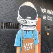 EARTH BAKE: MENIKMATI KOPI DALAM REMANG