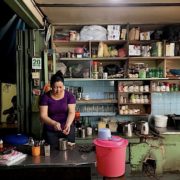 KEDAI KOPI ACAN: NOSTALGIA NGOPI DI PASAR