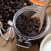 AMPAS KOPI DAN MADU, PERAWATAN KULIT MENYENANGKAN