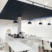 MENEGUK DAMAINYA PAGI DI GUZVA COFFEE
