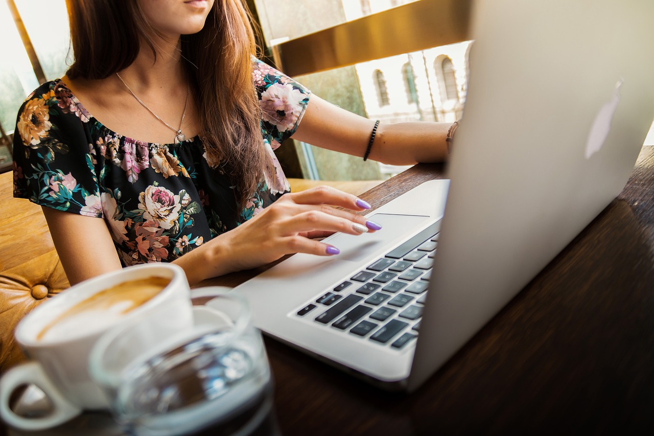 CARA MENAHAN KANTUK SAAT BEKERJA? INTIP TIPSNYA!