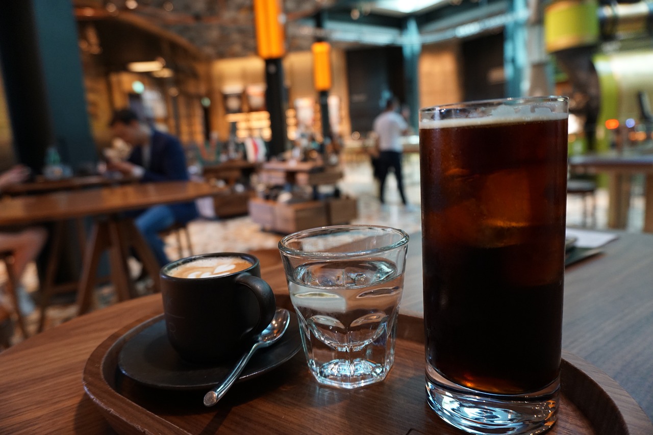 ANEKA WARNA KOPI DARI AMERICANO HINGGA LATTE