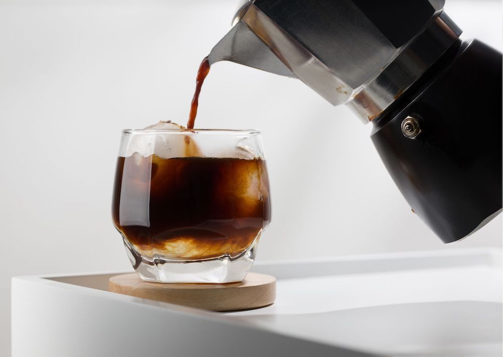 BIKIN ES KOPI DENGAN MOKA POT